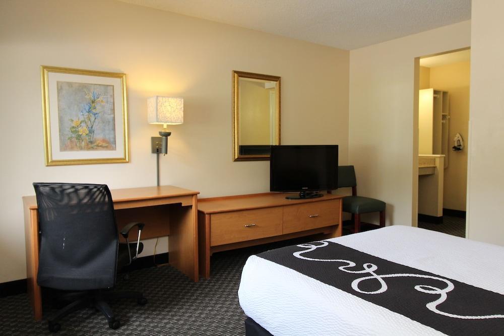 La Quinta By Wyndham Tampa Fairgrounds - Casino Hotel Mango Exterior photo